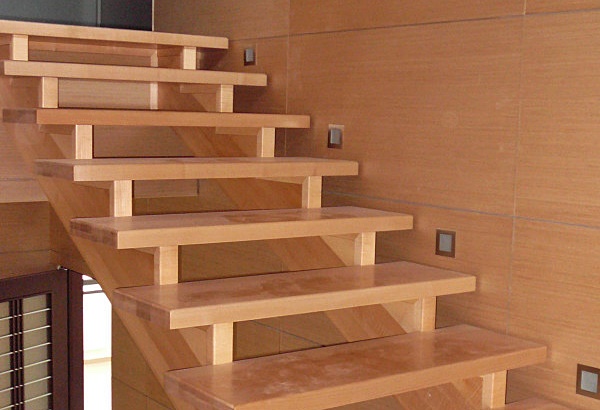Делаем деревянную лестницу